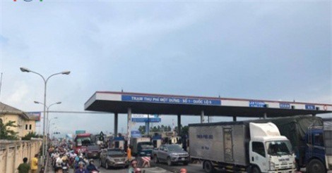 BOT Quốc lộ 5: Tài xế dùng tiền lẻ qua trạm nói gì?