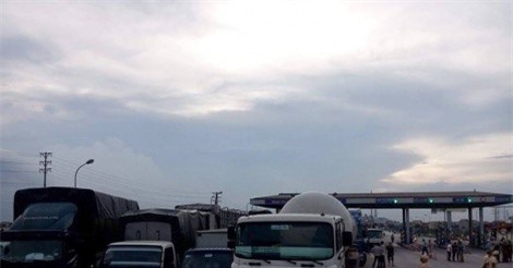 Dân dùng tiền lẻ phản đối thu phí trên Quốc lộ 5: Bộ GTVT nói gì?