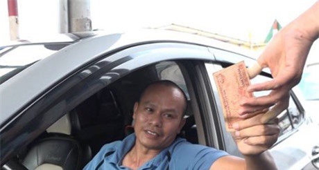 Đề nghị công an điều tra việc tài xế trả tiền lẻ trạm BOT quốc lộ 5