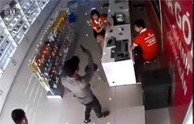 Nhân viên tá hỏa phát hiện gần 70 chiếc điện thoại mất cắp