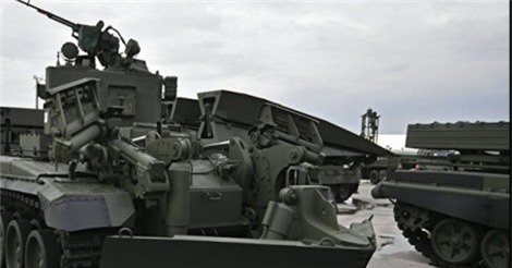 Quân đội Syria dùng tăng T-72 với thiết bị hiện đại tại Deir Ezzur