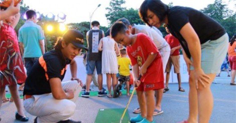 VPGA TOUR: Hàng ngàn người dân Hà Nội được đánh golf thoải mái trên phố đi bộ