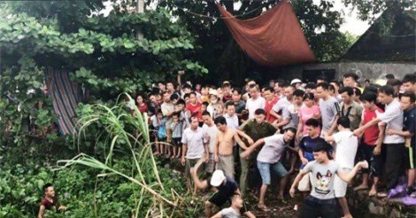 Hàng trăm người dân quây đánh 2 thanh niên nghi trộm chó