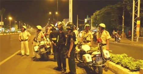 Vi phạm giao thông, nam thanh niên đánh cảnh sát cơ động
