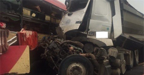 Hiện trường kinh hoàng vụ tai nạn trên cao tốc Hà Nội - Lào Cai