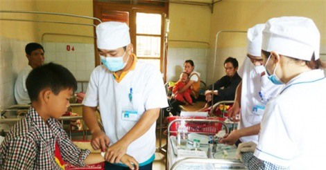 Hơn 70 người ngộ độc sau khi ăn cỗ cưới ở Lào Cai