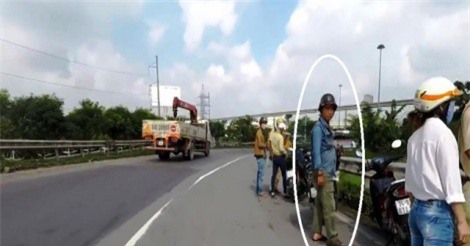 Công an vào cuộc “người lạ mặt” rượt đuổi, cấm dân ghi hình CSGT