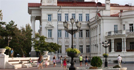 Putin ra lệnh chi tiền làm đường ở Sevastopol 