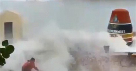 Siêu bão Irma thổi bay nhà tù ở Caribe, 120 tù nhân vượt ngục