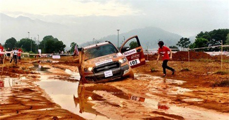 VOC 2017: Hàng trăm xe đua tranh tài giành chiến thắng