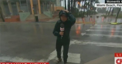 Truyền thông Mỹ hứng chỉ trích vì mạo hiểm đưa tin siêu bão Irma