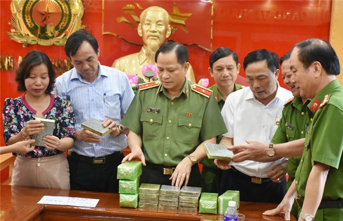 Thưởng nóng vụ bắt "nữ quái" vận chuyển 15 bánh heroin ở Thanh Hóa