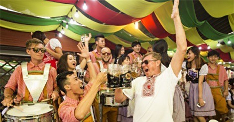 5 gia đình trúng các chuyến đi tới Mỹ, Úc, Pháp, Ai Cập, Singapore 