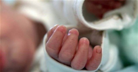 Hoảng hồn phát hiện thi thể 2 trẻ sơ sinh trong thùng rác