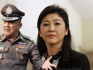 Thái Lan: Cựu thủ tướng Yingluck đổi xe trước khi tới Campuchia