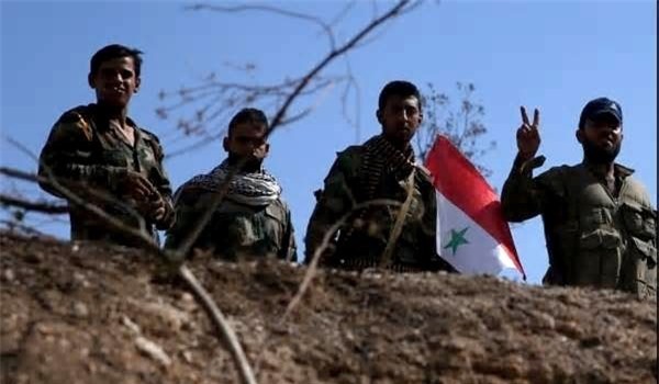 Tiến sâu vào Deir Ezzur, quân đội Syria đánh sập loạt vị trí trú ẩn của IS