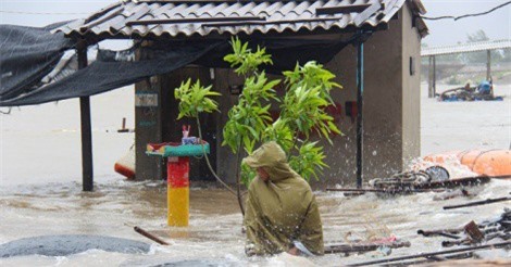 Bão số 10 quần thảo, càn quét qua Hà Tĩnh - Quảng Bình