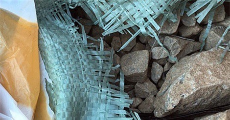 Bắt khẩn cấp đối tượng vận chuyển 50kg thuốc nổ lấy 3 triệu đồng