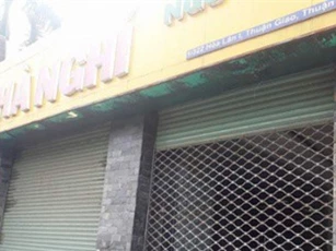 Mở cửa nhà nghỉ, cô gái hốt hoảng thấy bạn trai nằm bất động