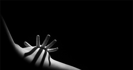 Cận cảnh những bức ảnh nude lần đầu triển lãm 