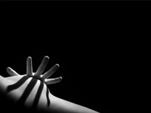 Cận cảnh những bức ảnh nude lần đầu triển lãm