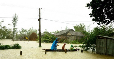 Cảnh bão lũ, sạt lở sau bão từ Thanh Hóa đến Hã Tĩnh
