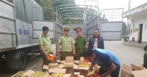 Phát hiện và bắt giữ hơn 2 tấn pháo nổ trên xe ôtô tải