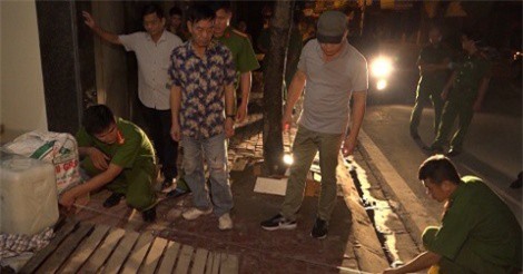 Uất ức vì bị đánh, người đàn ông mua 40 lít xăng đốt nhà hàng xóm