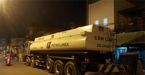 Cảnh sát triệt phá 3 nhóm "rút ruột" xăng dầu quy mô lớn