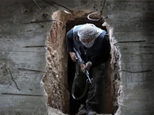 Syria nhắm tuyến phòng thủ IS gần căn cứ Deir Ezzur, khủng bố bị đè bẹp