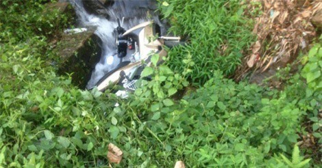 Truy tìm xe khách lấn làn, vượt ẩu ép xe máy rơi xuống đèo Bảo Lộc