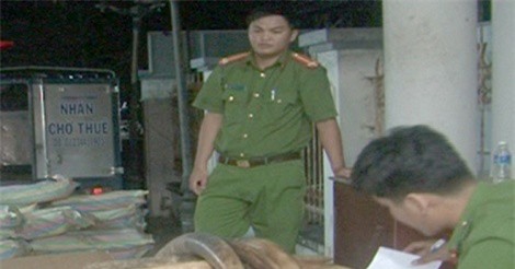 Bắt xe ôtô chở 49 bao tải nghi chứa hơn 1 tấn ngà voi