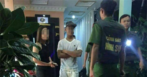 Đột kích quán karaoke trên đất Cảng, nhiều dân chơi "phê" ma túy