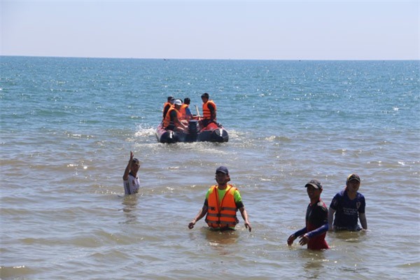 Giám đốc Ban quản lý Cảng cá Quảng Ngãi mất tích khi đi tắm biển