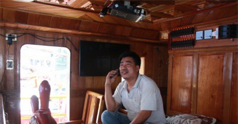 Phút sinh tử của 10 ngư dân mất liên lạc sau bão số 10 