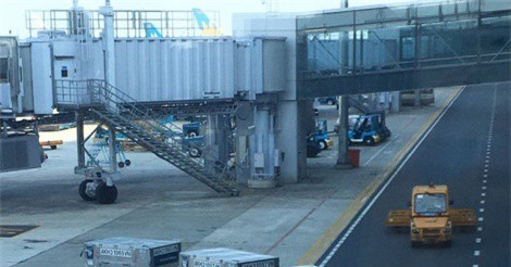 Xe đầu kéo đâm chết nhân viên vệ sinh ở sân bay Nội Bài