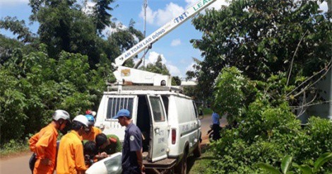 Đi tiểu cạnh cột đèn, nam thanh niên bị điện giật tử vong