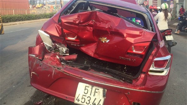 Tai nạn giao thông liên hoàn ở Thủ Đức, ùn tắc nghiêm trọng 