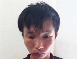 Thanh Hóa: Nam thanh niên dí dao vào cổ cô gái cướp giữa đường