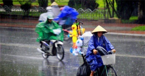 Cảnh báo mưa dông diện rộng ở Nam Trung Bộ và Nam Bộ