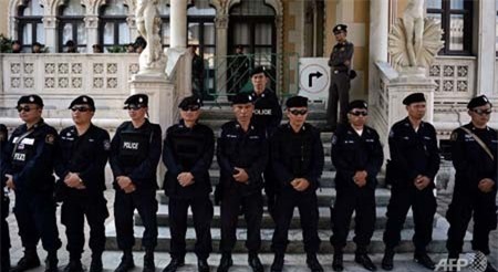 Thái Lan: 3 cảnh sát bị nghi tiếp tay cho bà Yingluck bỏ trốn