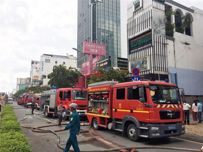 Căn nhà đổ sập vì bị lửa thiêu rụi, 1 thanh niên tử vong