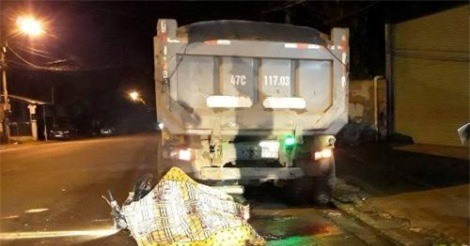 Mất lái tông thẳng vào xe đậu bên đường, 1 thanh niên chết thảm