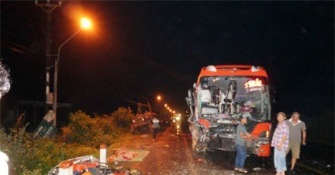 Tai nạn kinh hoàng trong đêm, nhiều người thương vong