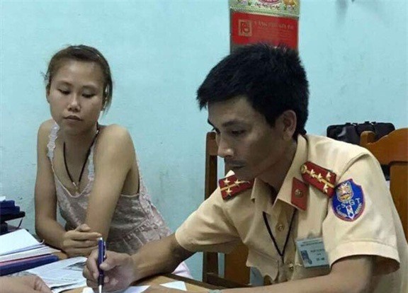 Thanh Hóa: Bắt cô gái vận chuyển hàng chục viên thuốc lắc