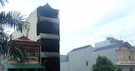 Cháy nhà 5 tầng ở Hà Nội: Xót xa tiếng kêu cứu tuyệt vọng của 2 con gái