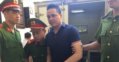 Vì sao hoãn xử vụ nhắn tin đe dọa Chủ tịch Bắc Ninh?