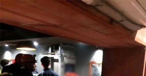 Kẹt trong thang máy nhà hàng, 1 thanh niên chết thảm