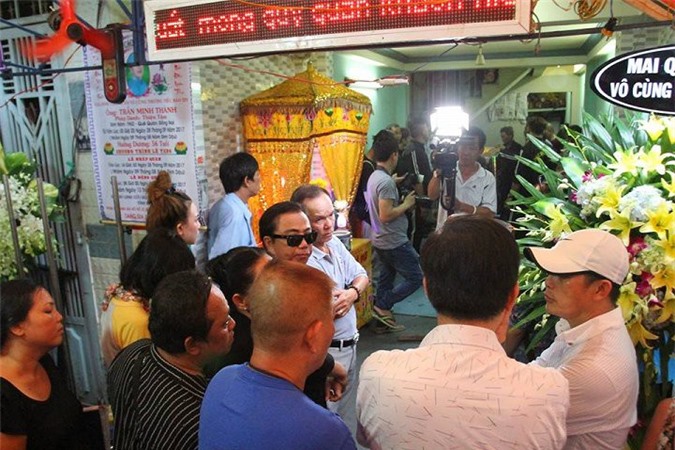 Nghệ sĩ Việt nghẹn ngào đưa tiễn NS Khánh Nam về cõi vĩnh hằng