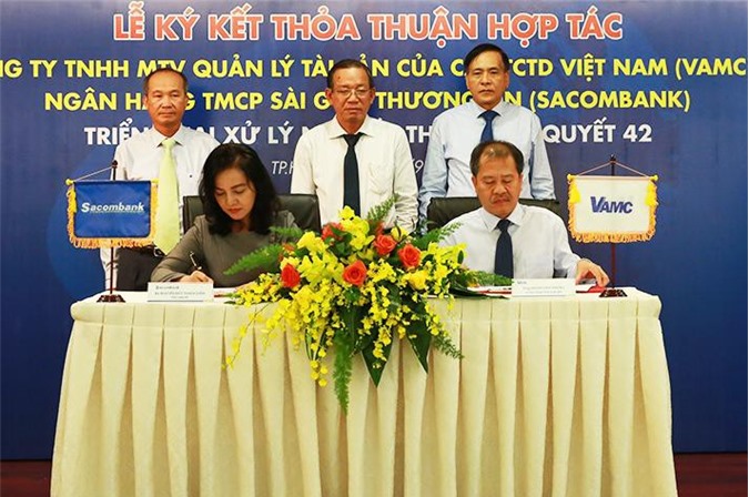 Sacombank bán tiếp gần 2.600 tỷ nợ xấu